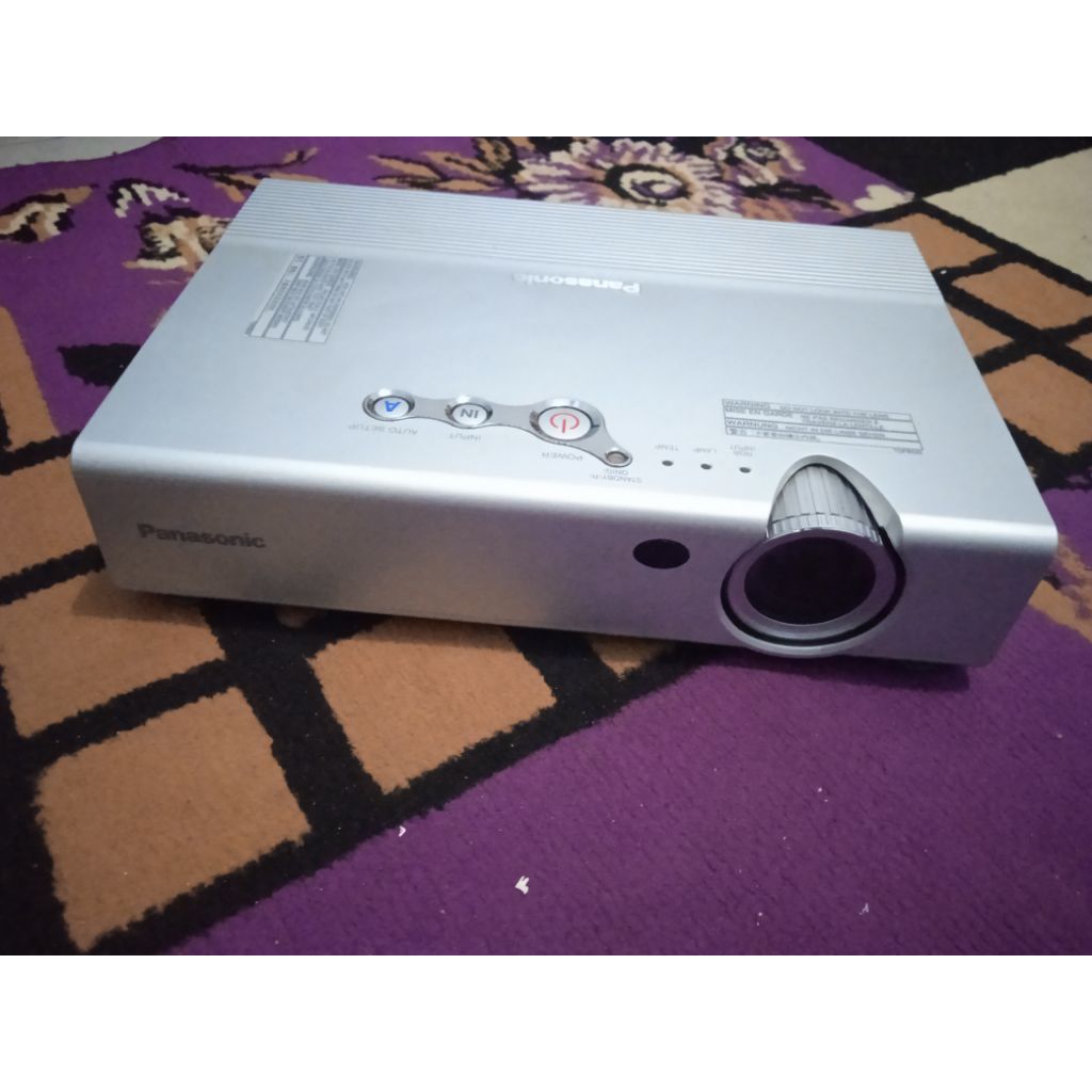 proyektor panasonic