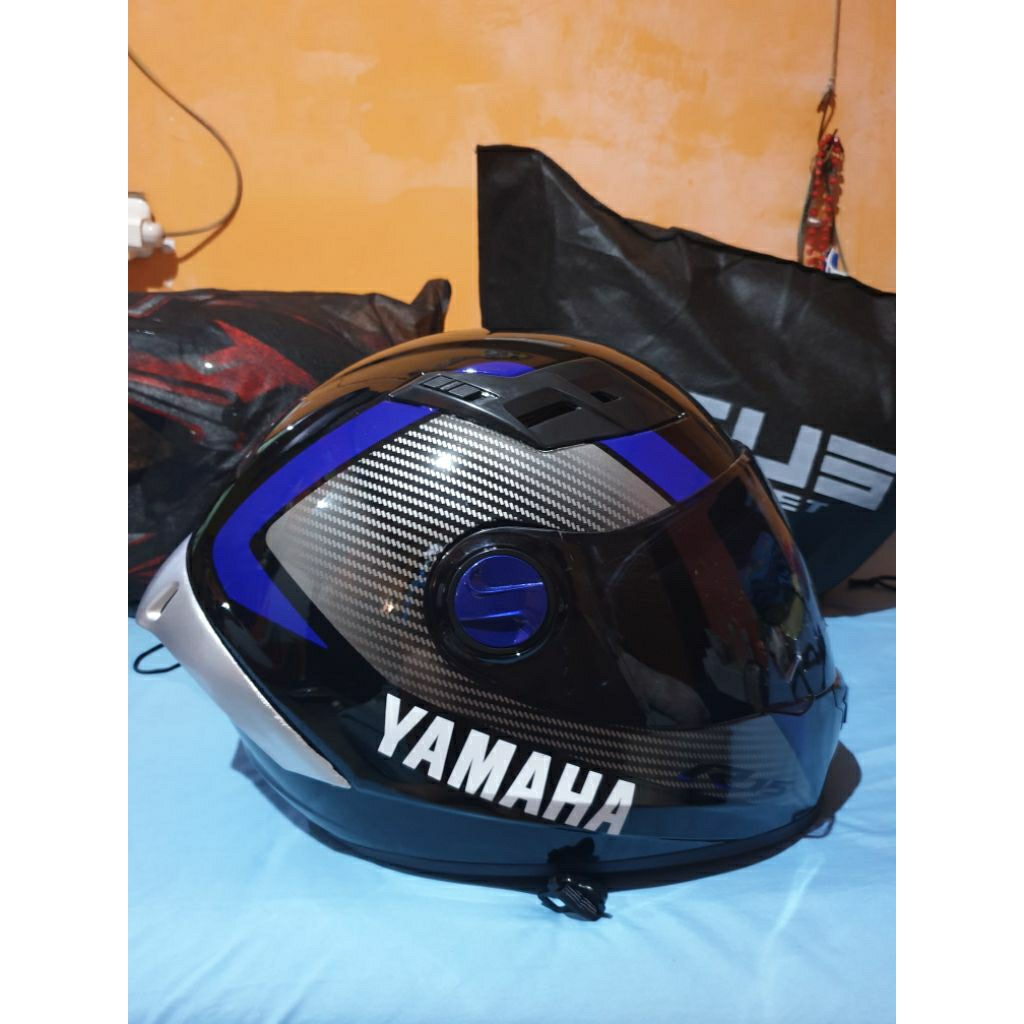 Helm yamaha R15