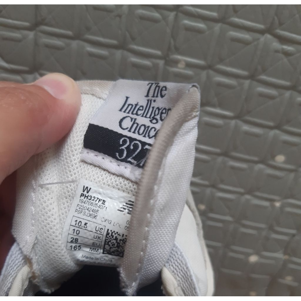 Preloved Sepatu NB anak  327