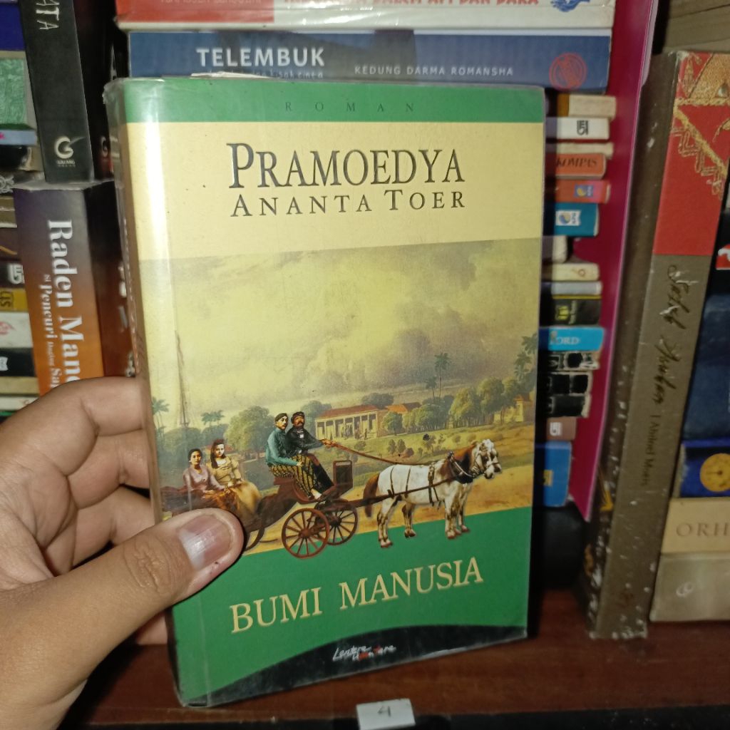 Bumi Manusia by Pramoedya Ananta Toer (Edisi Lentera Dipantara (Original dan Preloved))