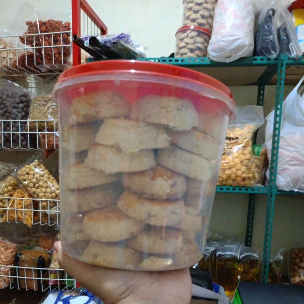 Kue Kacang toples