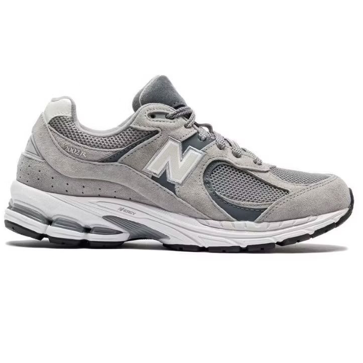 Sepatu Sneakers Pria 2002R Steel Lead Gray M2002RST (RESMI MAP)