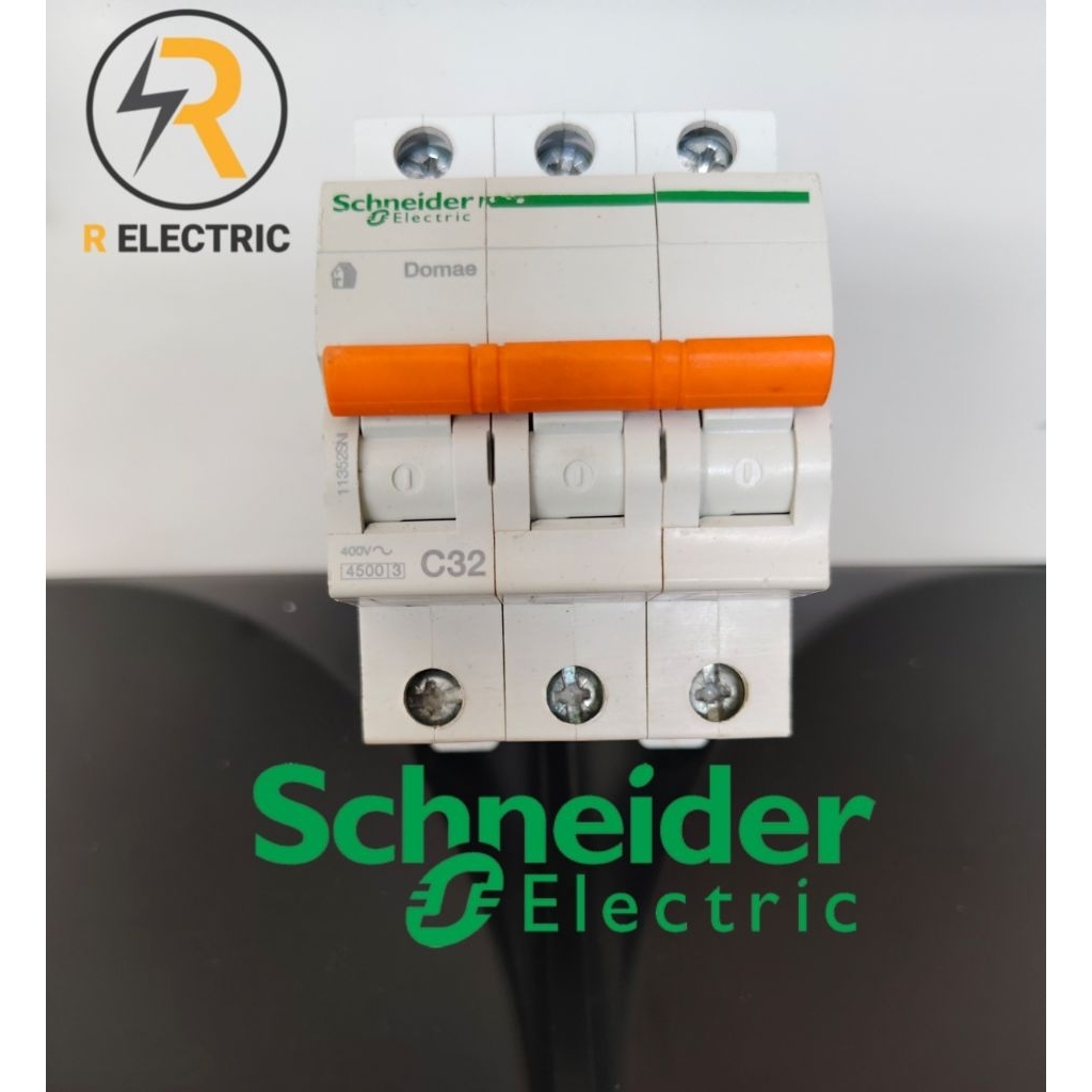 MCB 3p 3phase Schneider Domae C32A. ORIGINAL