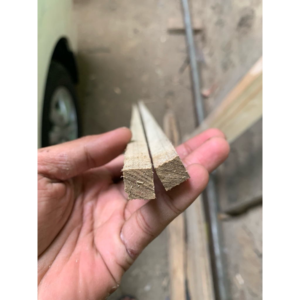 Kayu Reng 1x1 Panjang 100cm ( 1 meter ) Isi 10 Batang Sudah Serut Dan Amplas