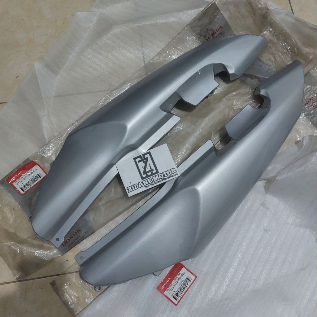 cover side body bodi belakang kanan kiri perak silver honda tiger 2000 tilam lama perak silver origi