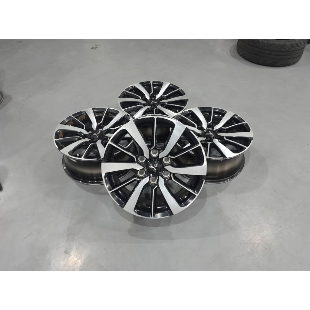 JUAL VELG STD PAJERO R18X7 6X139,7 ET B/P PAS BUAT MOBIL TRITON HILUX HUMER L200