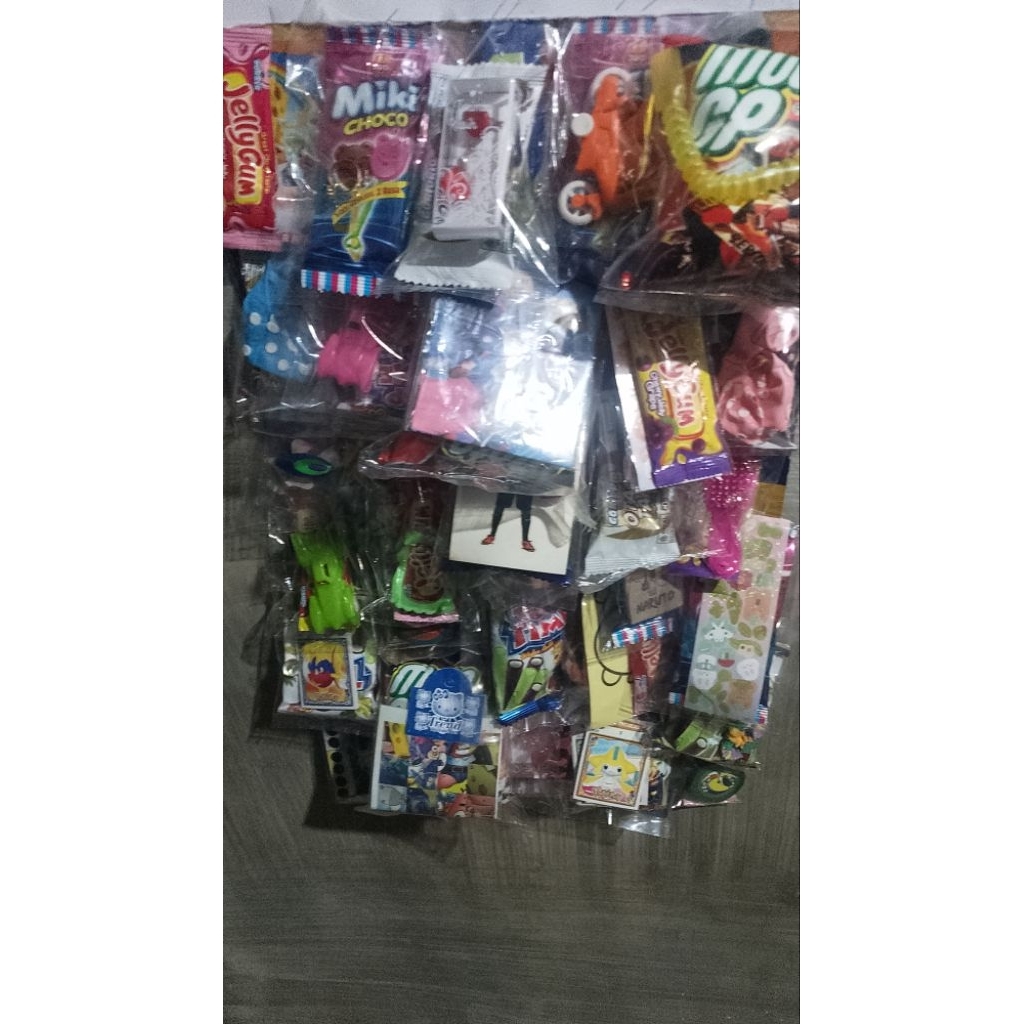 JAJANAN BERHADIAH MAINAN RANDOM ANAK-ANAK ISI 30