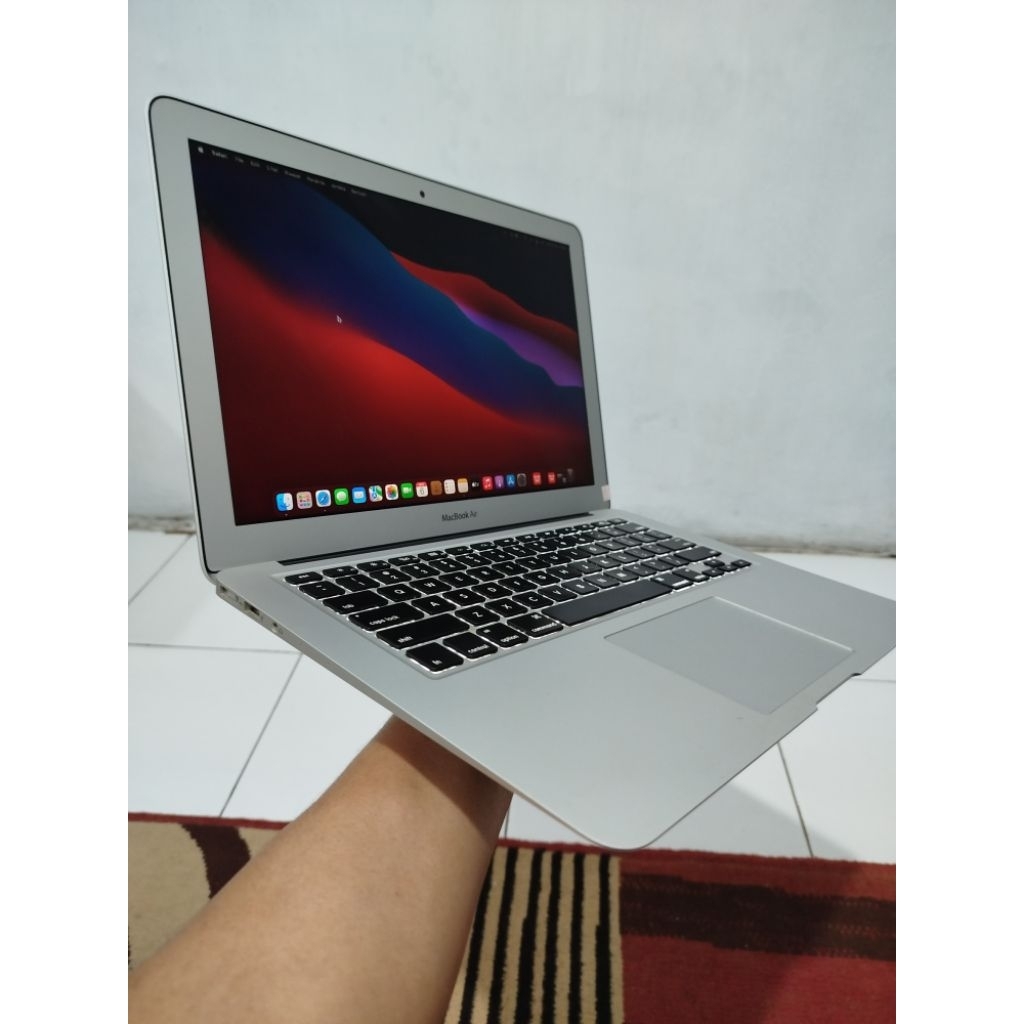 Apple MacBook air 2017 core i5 8/128 Mulus