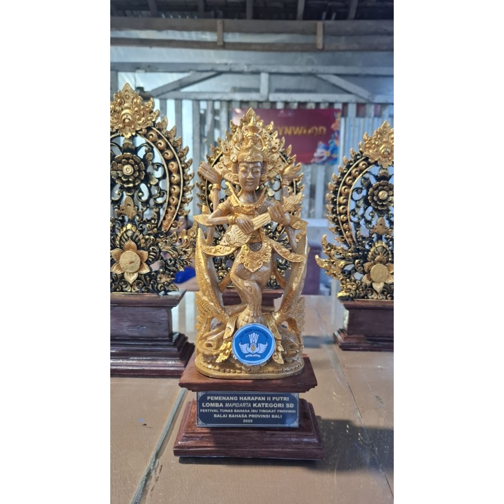 Patung Dewi Saraswati