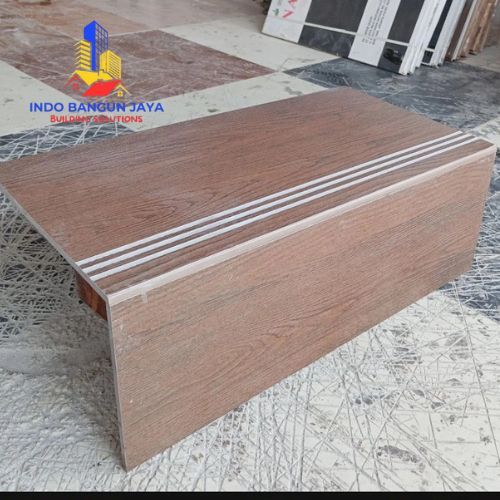 Pijakan tangga granit 30x60 fulset motif kayu met