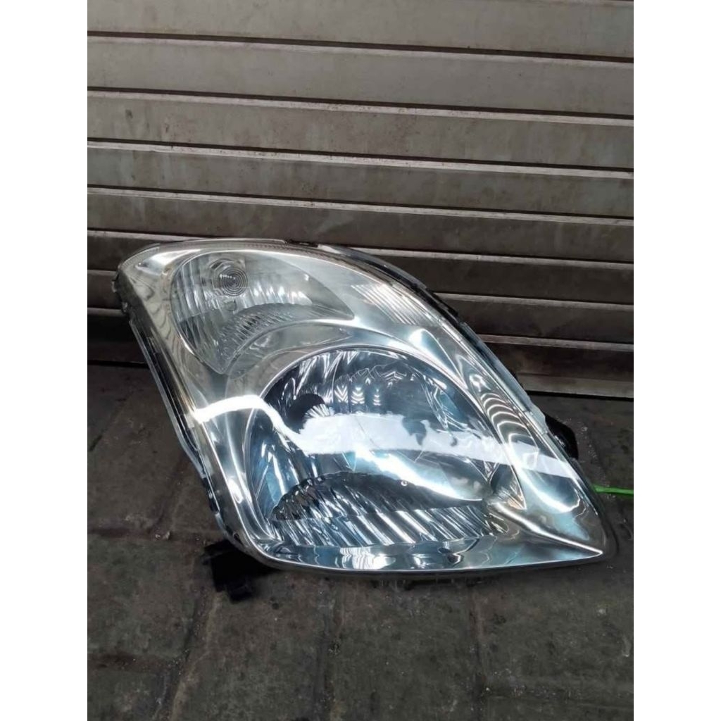 Headlamp Suzuki Swift 2004