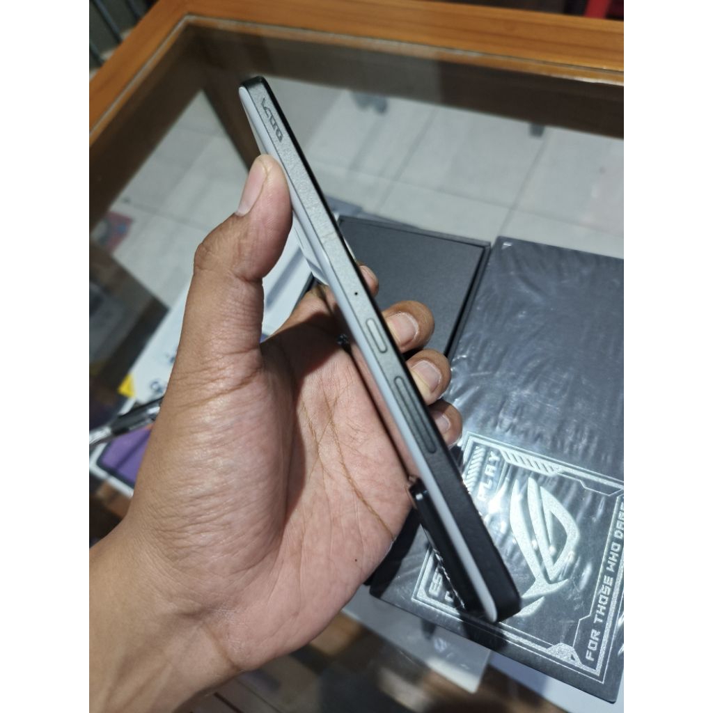 Asus rog phone 8 12/256 second
