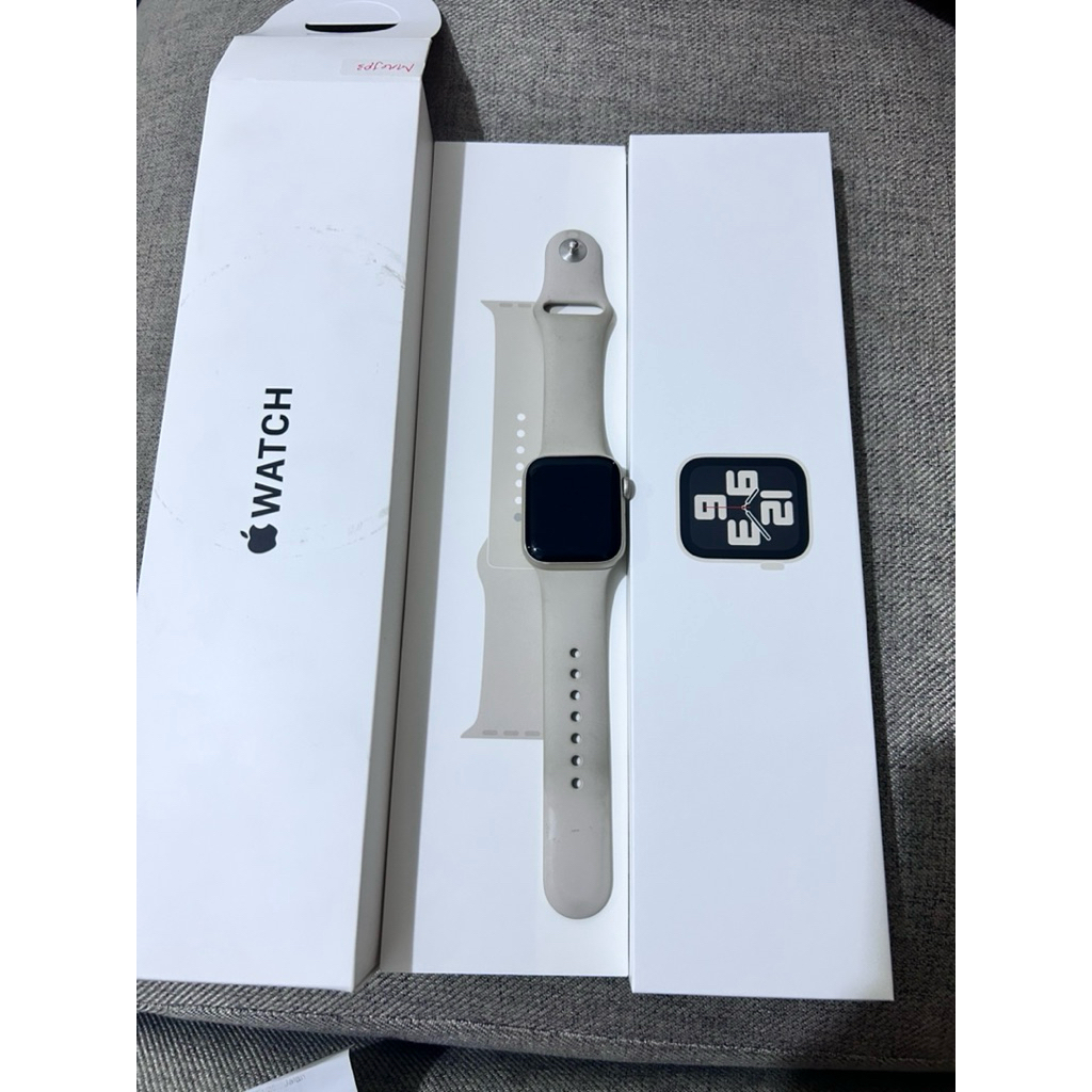 Preloved Apple Watch SE (2nd Gen) 40mm Starlight (Resmi beli di digimap)