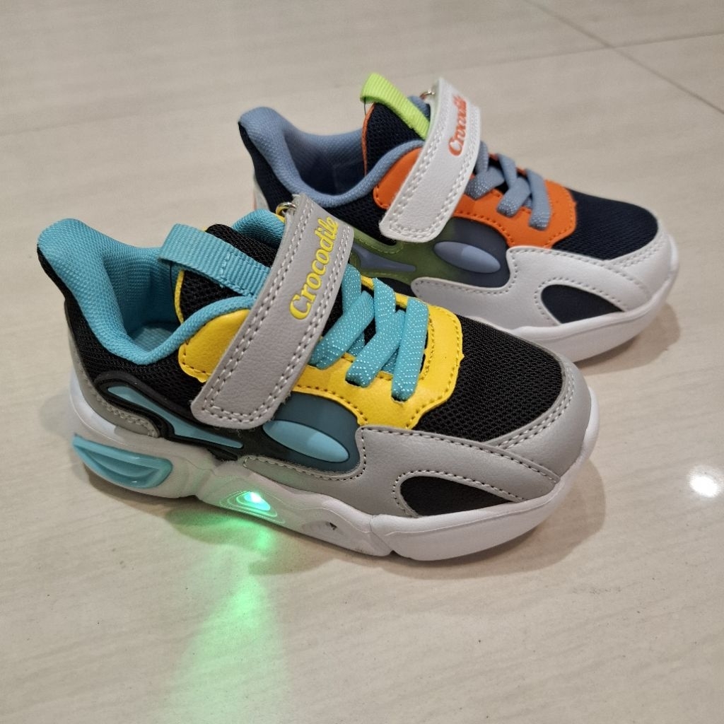 CROCODILE KIDS Sepatu sneakers lampu anak laki-laki size dari 25-32