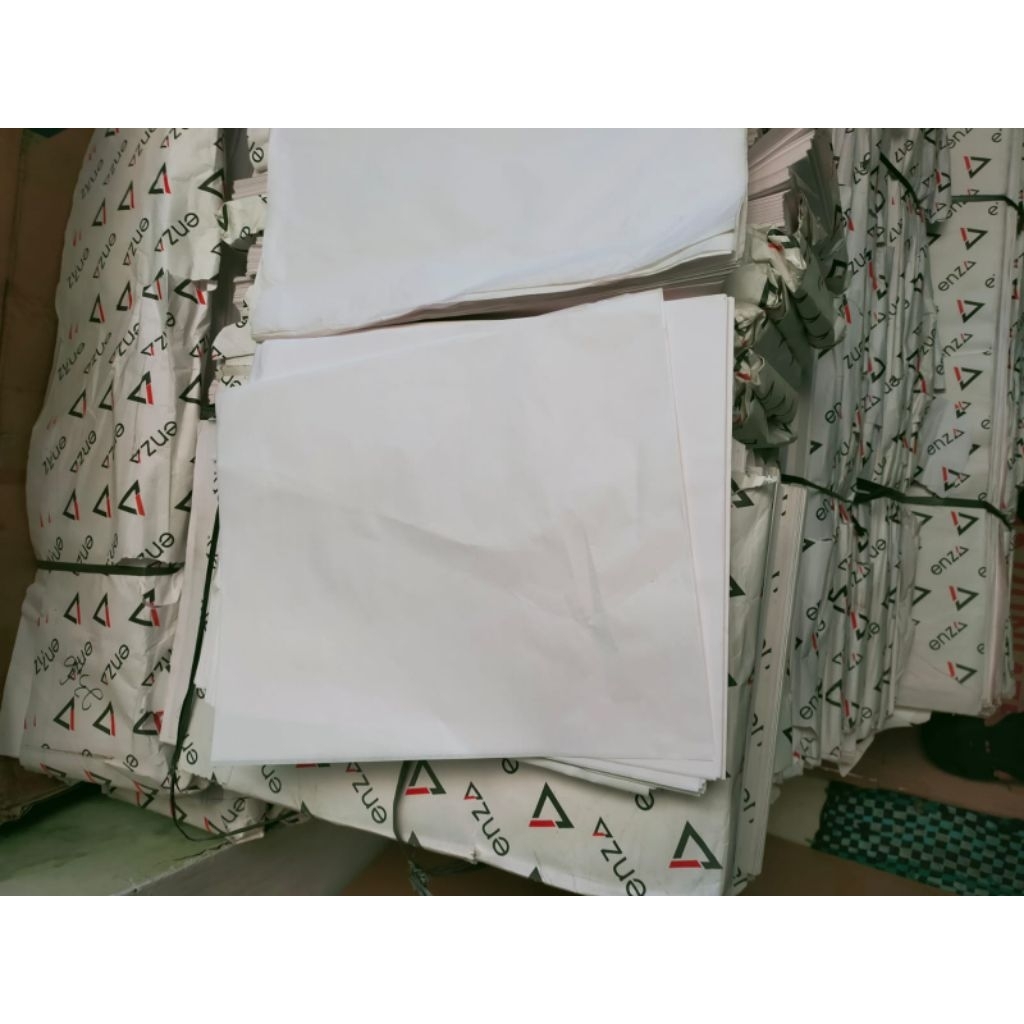 Kertas putih baru bekas potongan Enza Sinar White 30 gsm