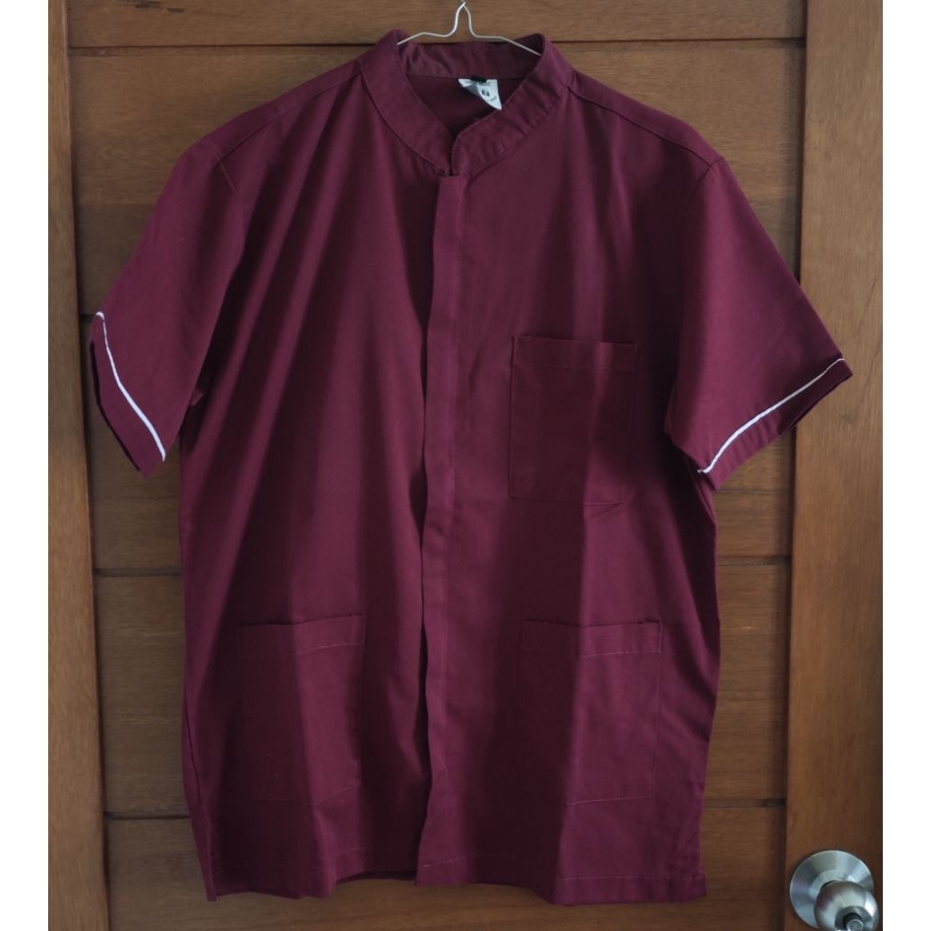 [Preloved] Baju OK / Baju Jaga / Scrub Medis ZIPPER Lengan Pendek - Merk DOCHS MEDIC - Warna Maroon 