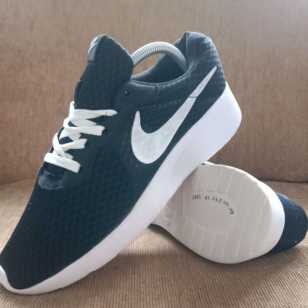 S243 sepatu42 N1K3 Running ringan Preloved