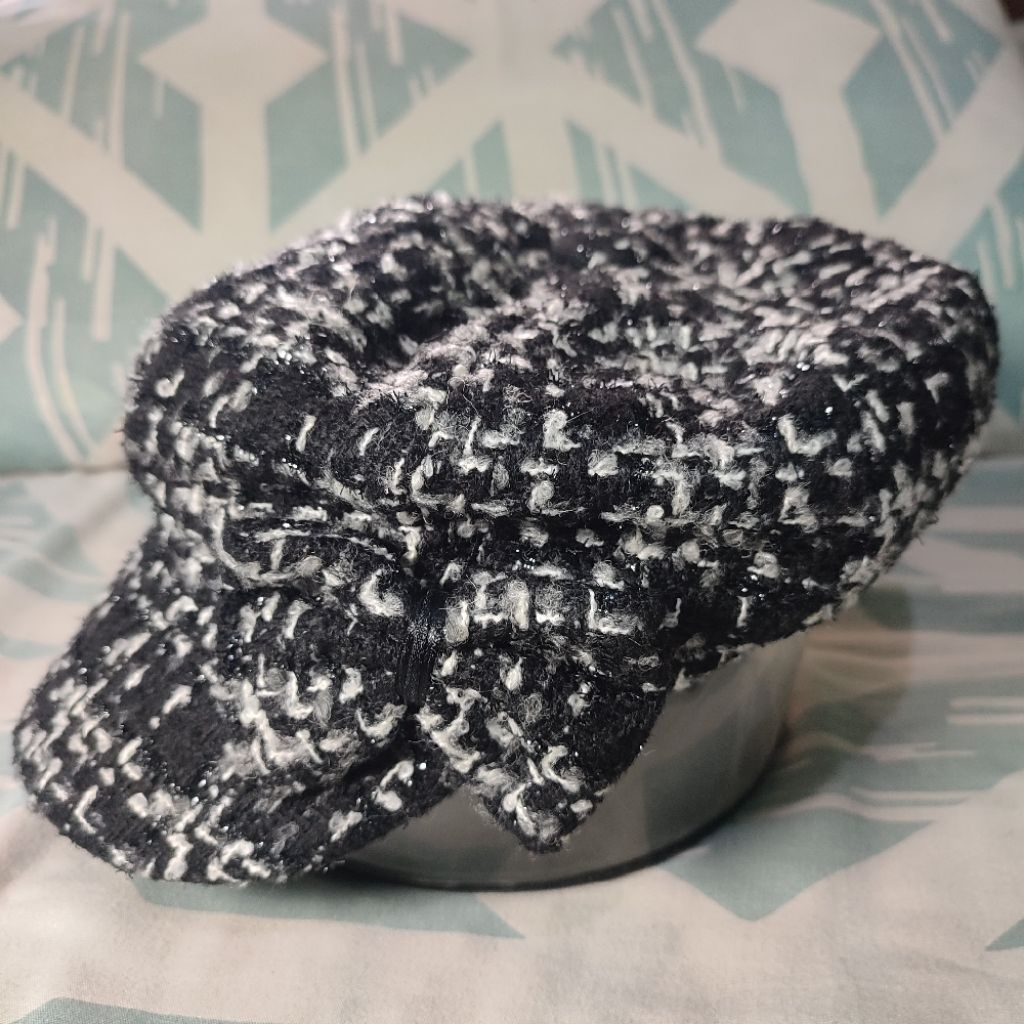 Topi Copet Flat Cap Rajut Hitam Putih