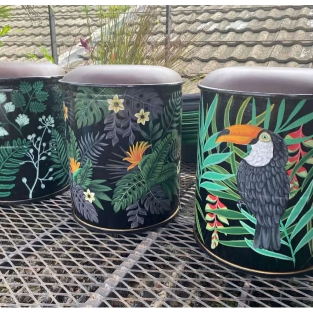 Kursi Tong / Kursi Cafe / Kursi kekinian / Kursi lukis / Kursi etetik / kursi unik / Kursi Cantik