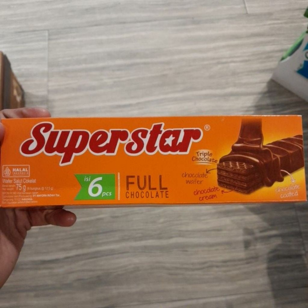 Superstar Triple Chocolate wafer Full Chocolate coklat ( isi 6 )