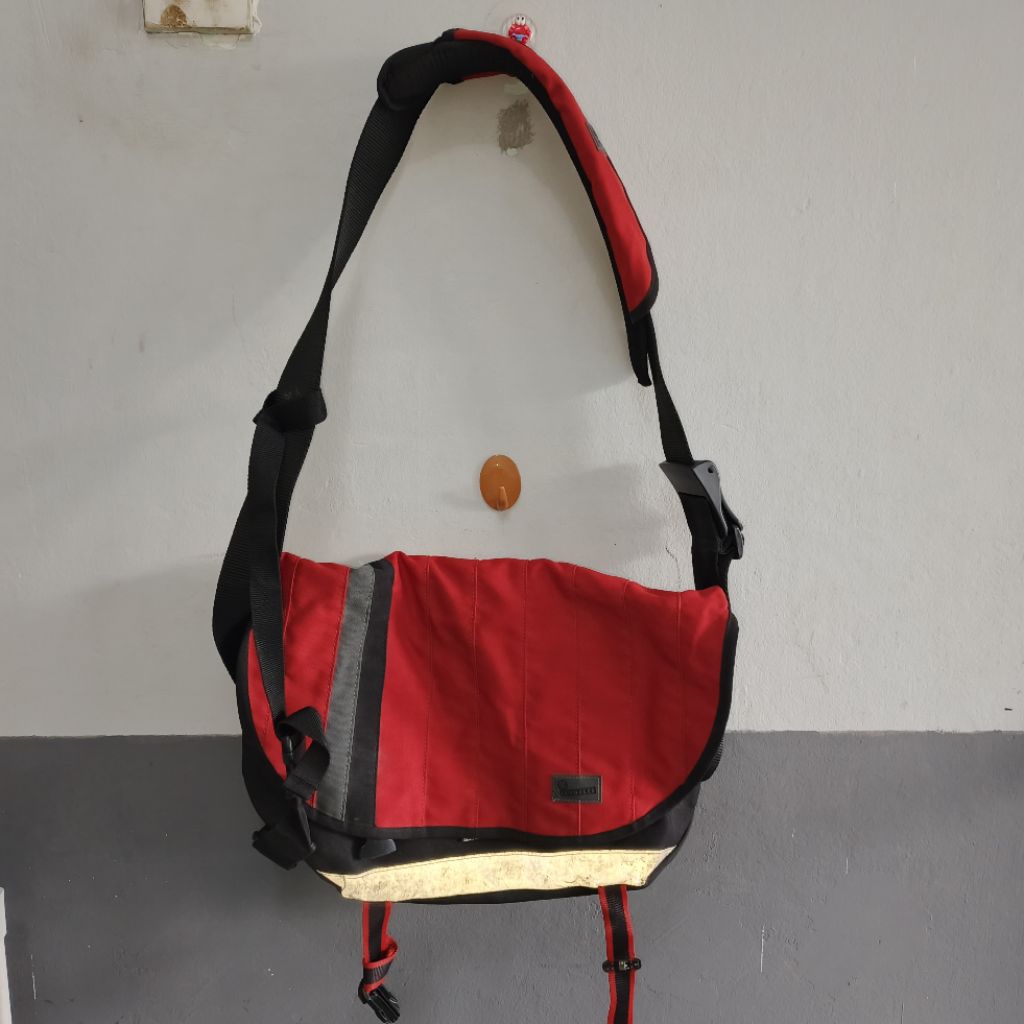 Crumpler sling man bag