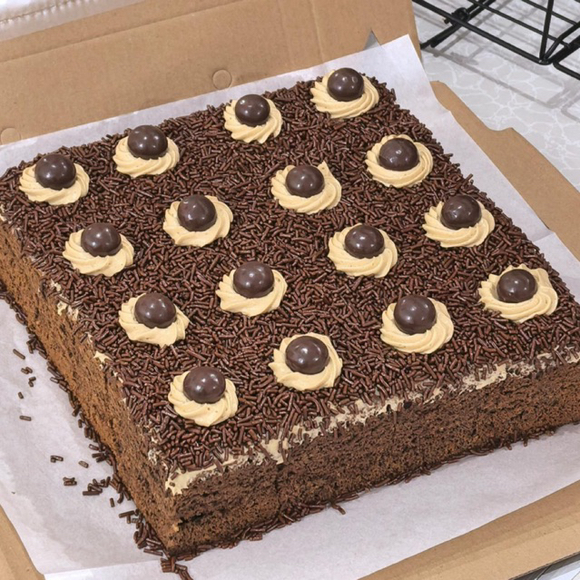 HAMPERS CAKE NATAL CHRISTMAS BIRTHDAY BOLU  POTONG JADUL KLASIK CHIFFON CAKE CHOCOCHIP PANDAN MESES