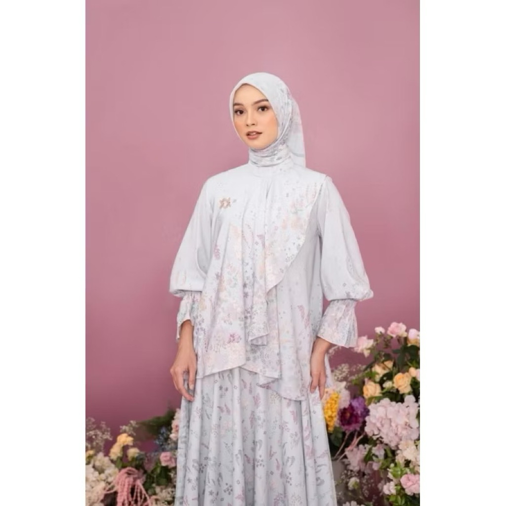 preloved gardenia blouse wearing klamby