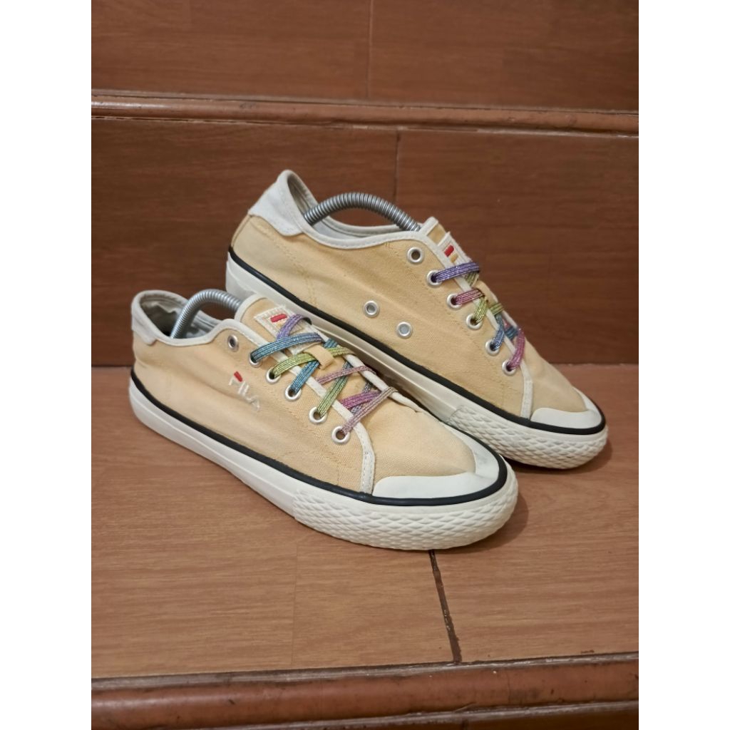 sepatu casual canvas Fila size 40