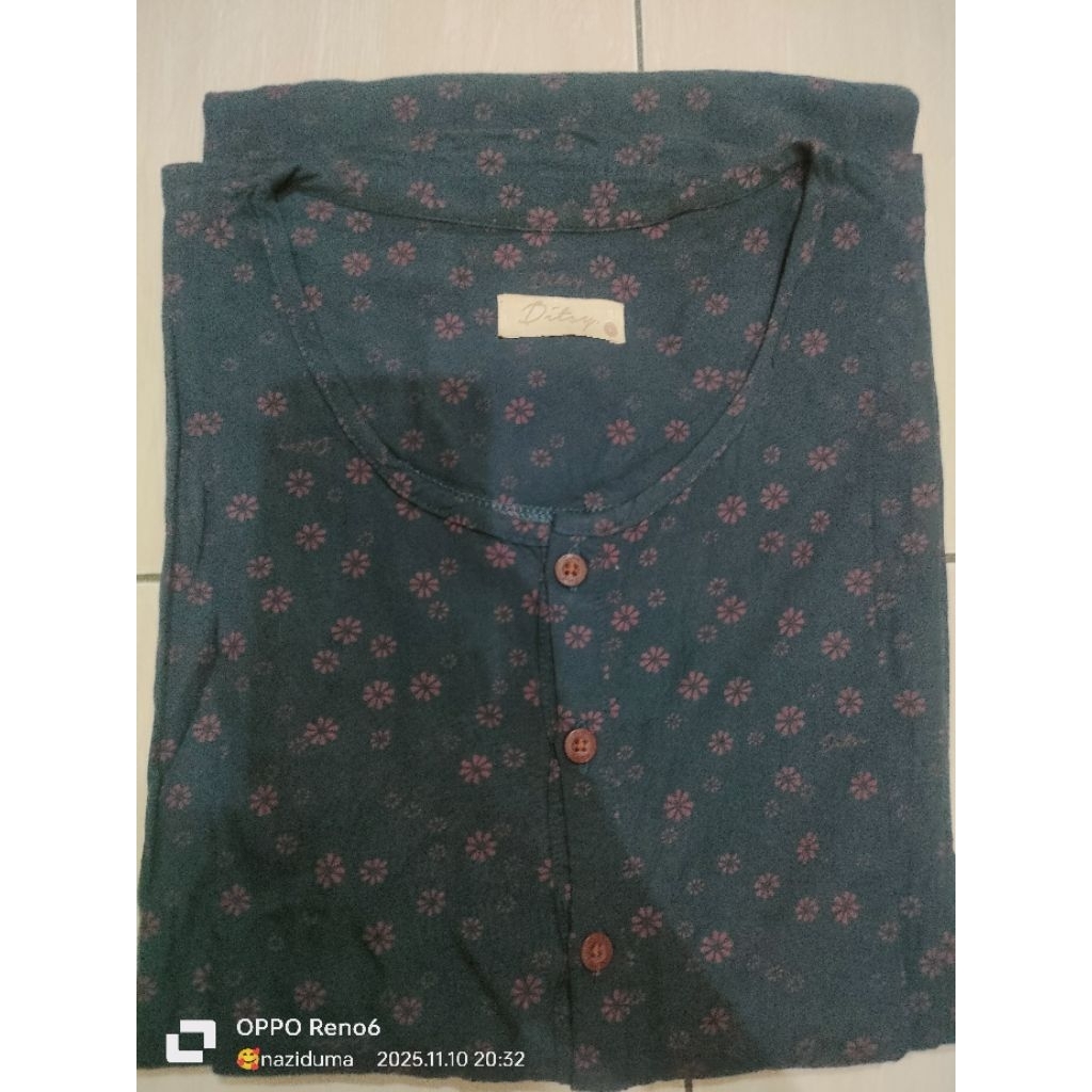 Ditsy preloved size L