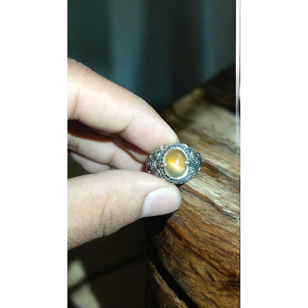 Batu cincin cempaka giwang