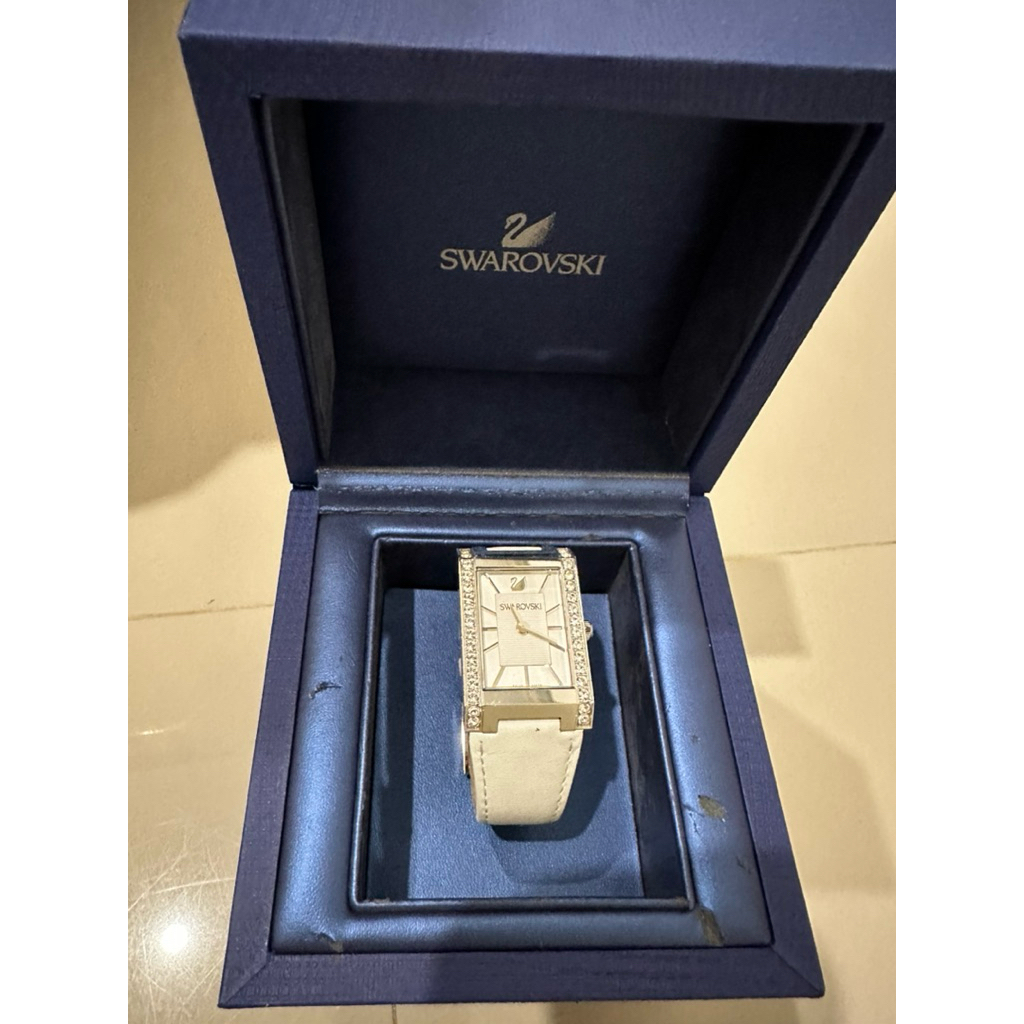 Jam tangan wanita Swarovski