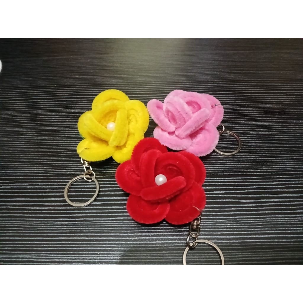 gantungan kunci bunga mawar/ gantungan tas/ bagcharm/ bunga mawar/ souvenir