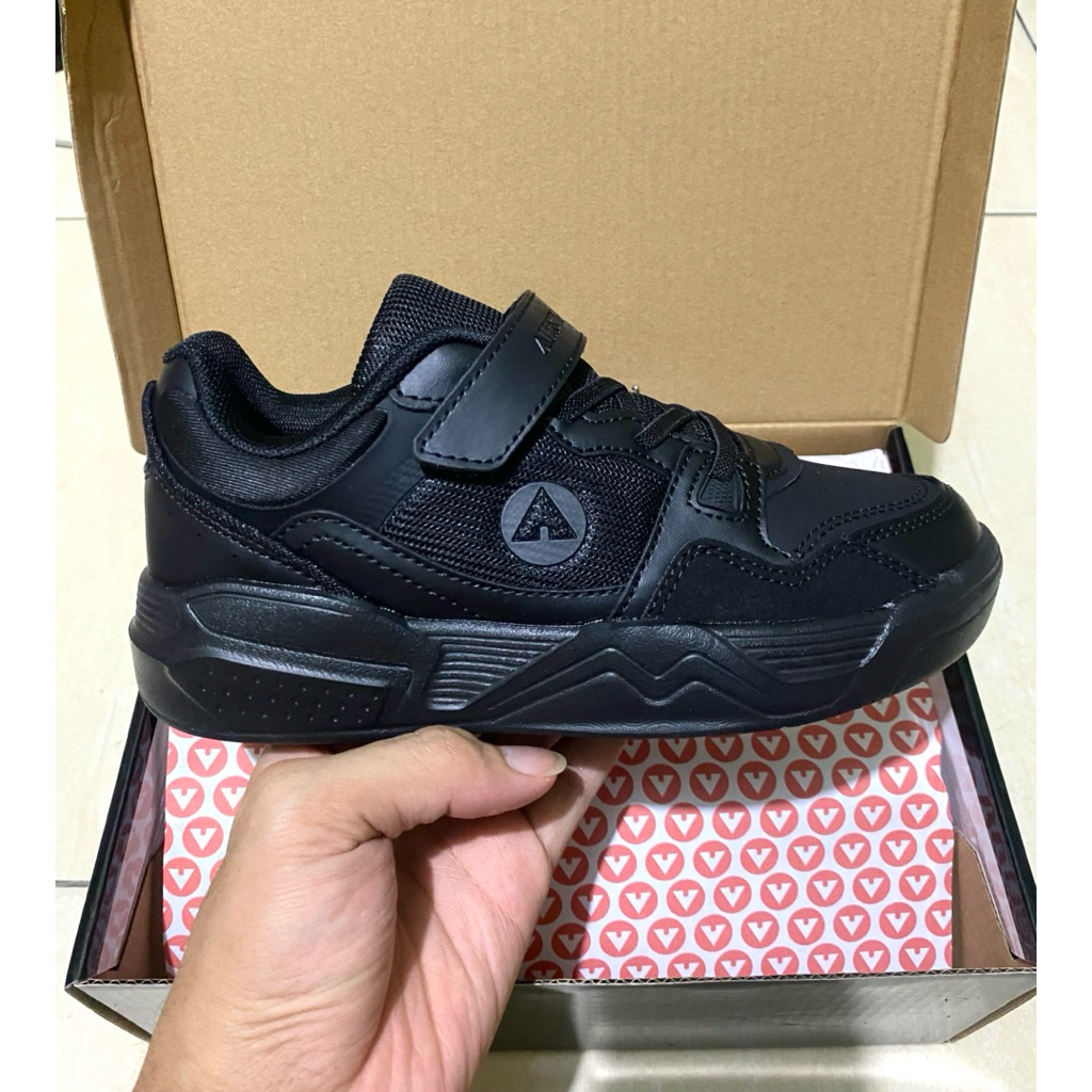 Sepatu anak airwalk full hitam