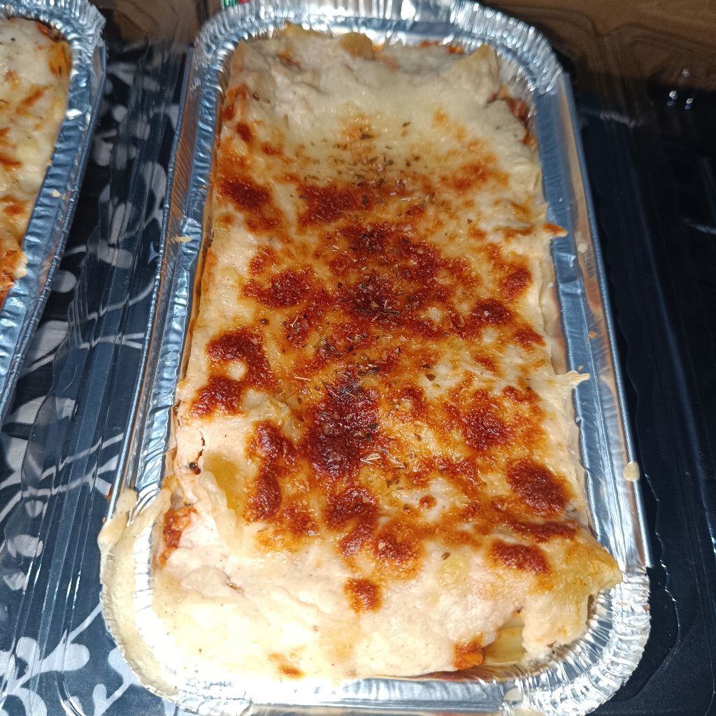 Beef Lasagna 20x10 full Mozza