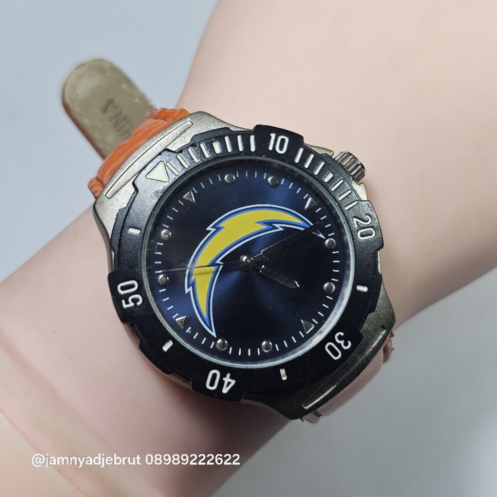 Jam Diver NFL Los Angeles Chargers Gametime Bekas