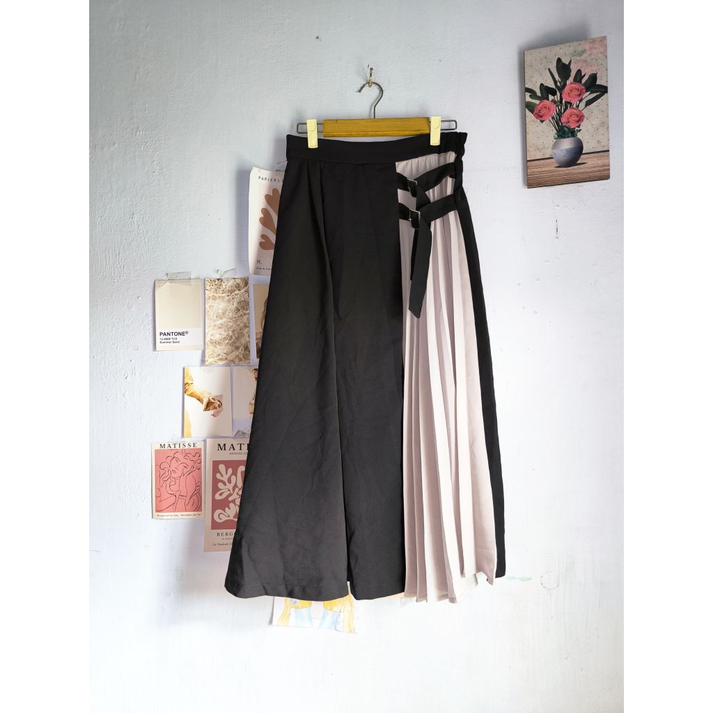 Rok midi jirai-kei a-line pleated lipit Ingni
