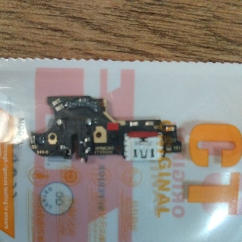 FLEXIBLE KONEKTOR CHARGER/PAPAN CAS REALME  5I/C3 PLUS IC