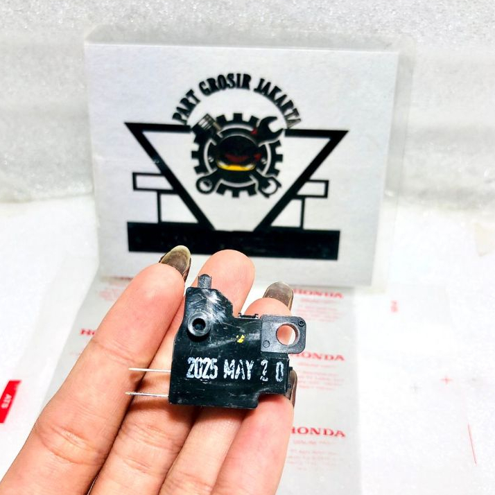 SWITCH REM DEPAN HONDA BEAT KARBU FI ESP SCOOPY KARBU FI ESP VARIO 110 125 150 SPACY SUPRA FIT TIGER