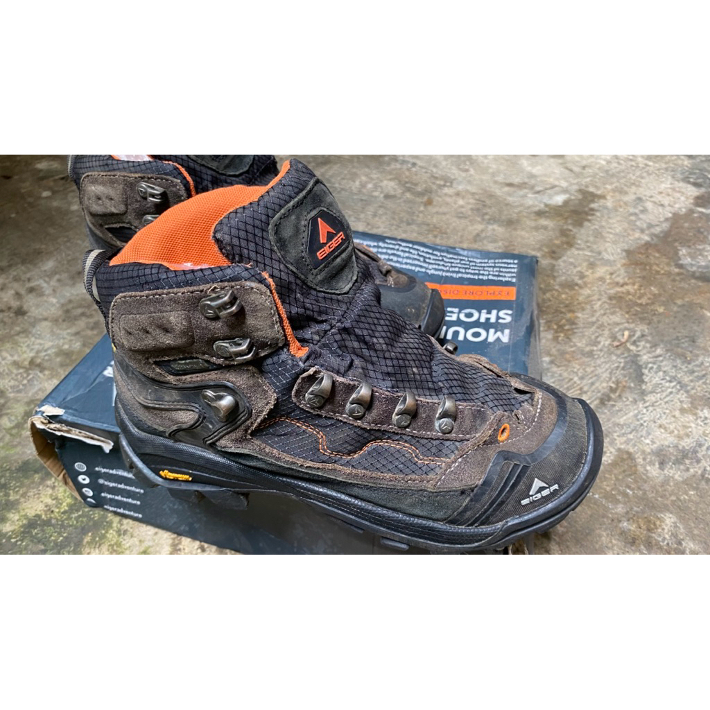 Preloved Eiger Pollock Size 39