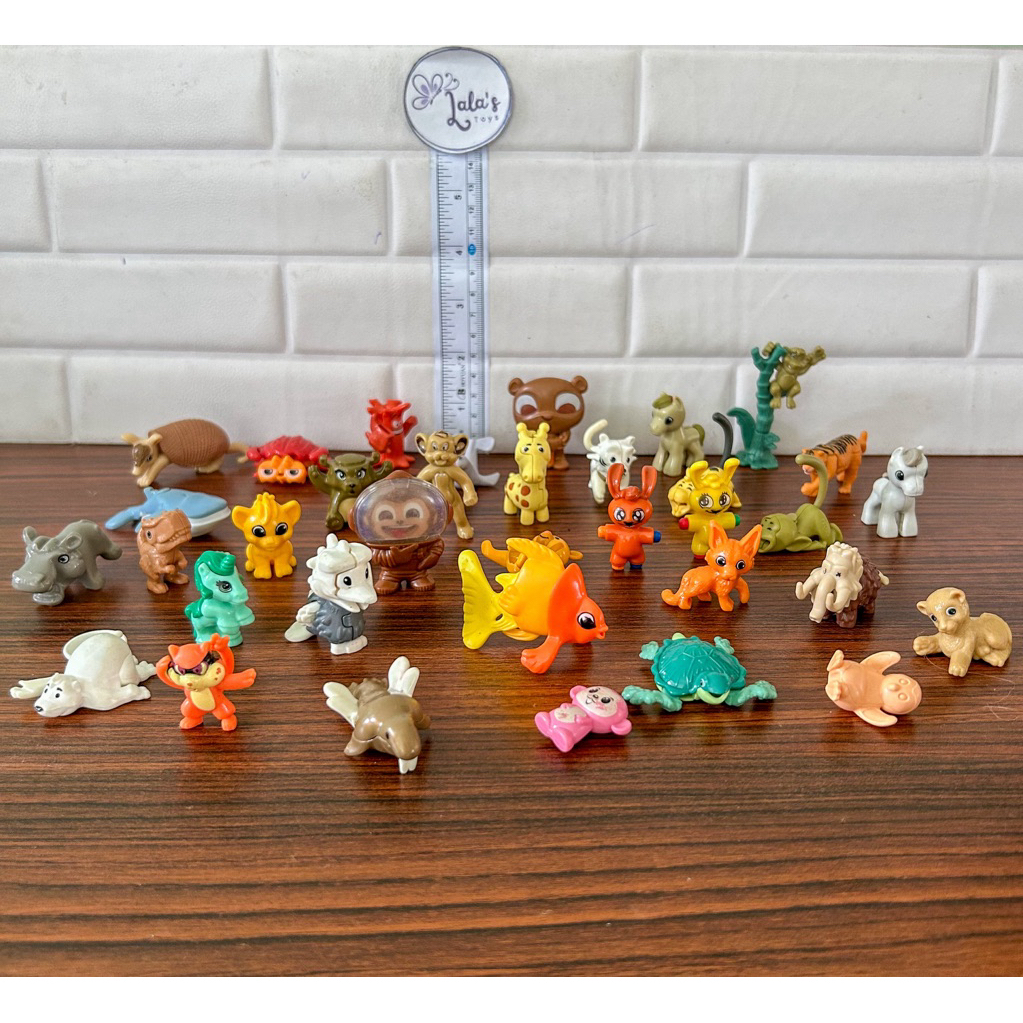 [Bukan Baru] Mainan Seri Miniatur Hewan dan Figur Karakter Lucu Pelengkap Diorama Original KinderJoy