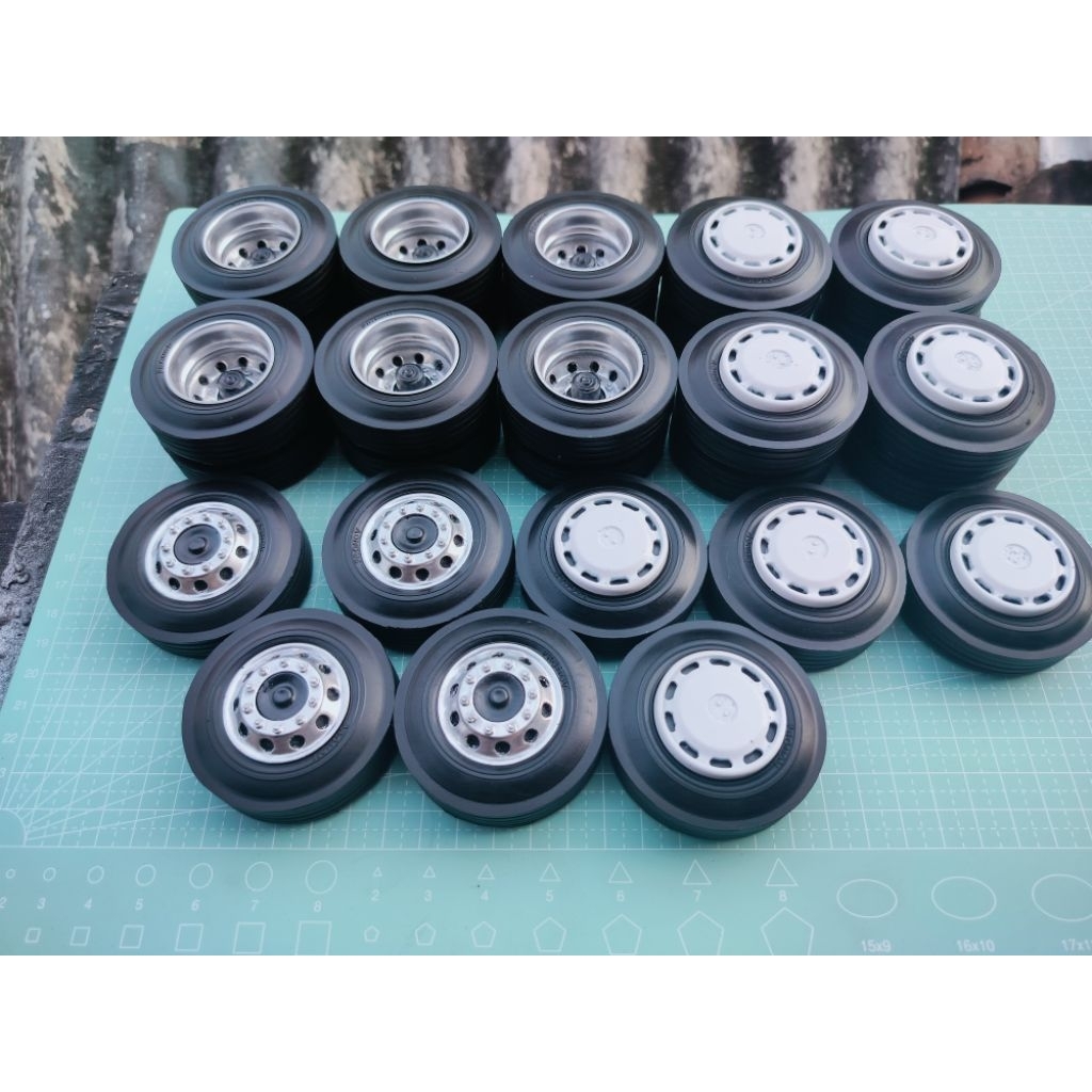 Ban Karet Miniatur Bus Skala 1:20 - Ban Pronov