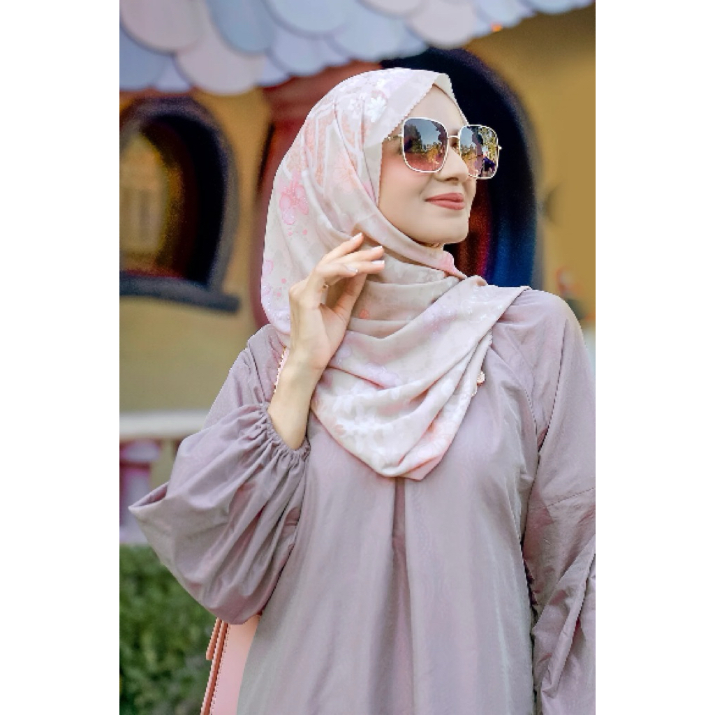 Preloved Buttonscarves The Dream Park Shawl - Milk Tea VVGC