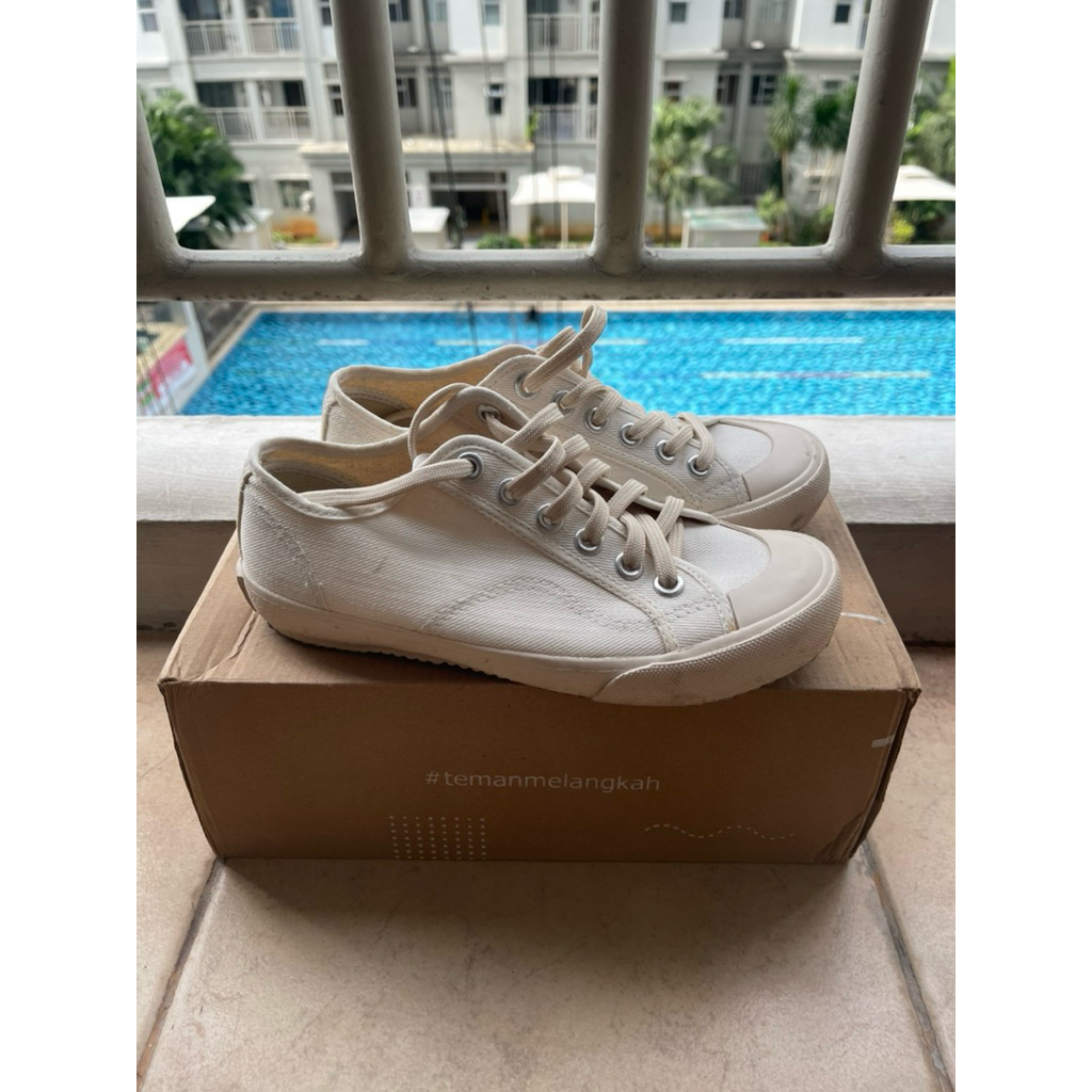 [PRELOVED] Pijak Bumi Sakka Sneakers White Size 36