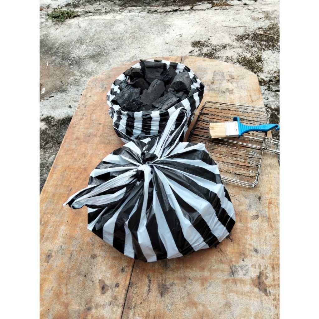 Arang bakar / areng / arang kayu / briket premium.