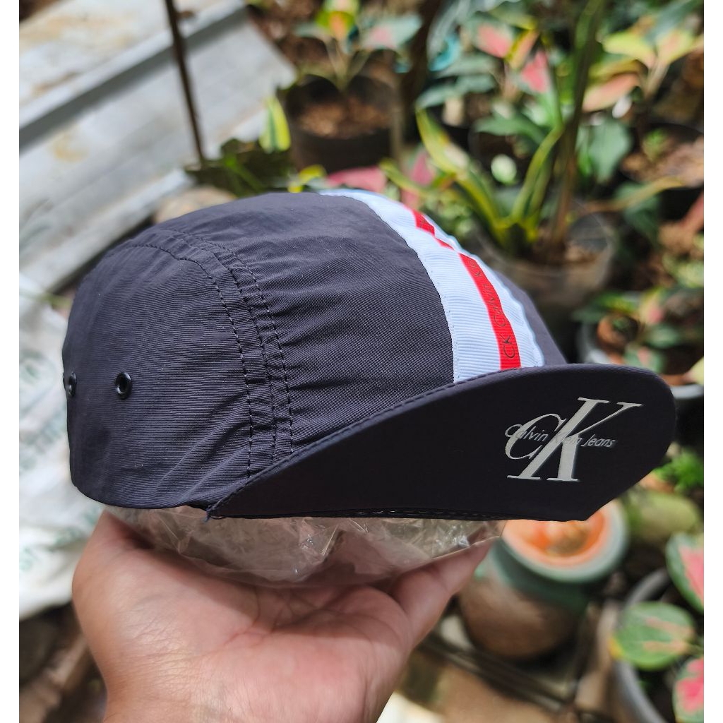 Topi sepeda lari calvin klein jeans water ressist talas used good condition