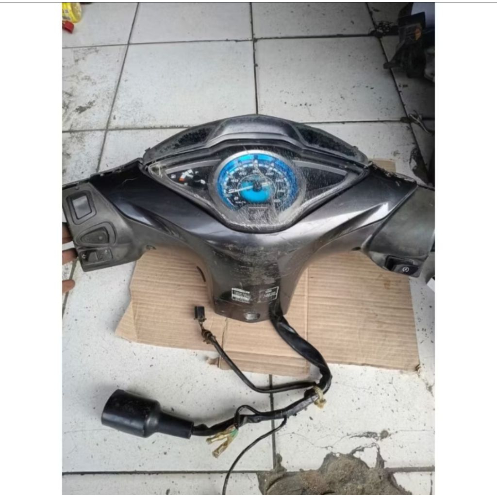 batok belakang +sepeedometer Honda Supra x 125 helm in original copotan