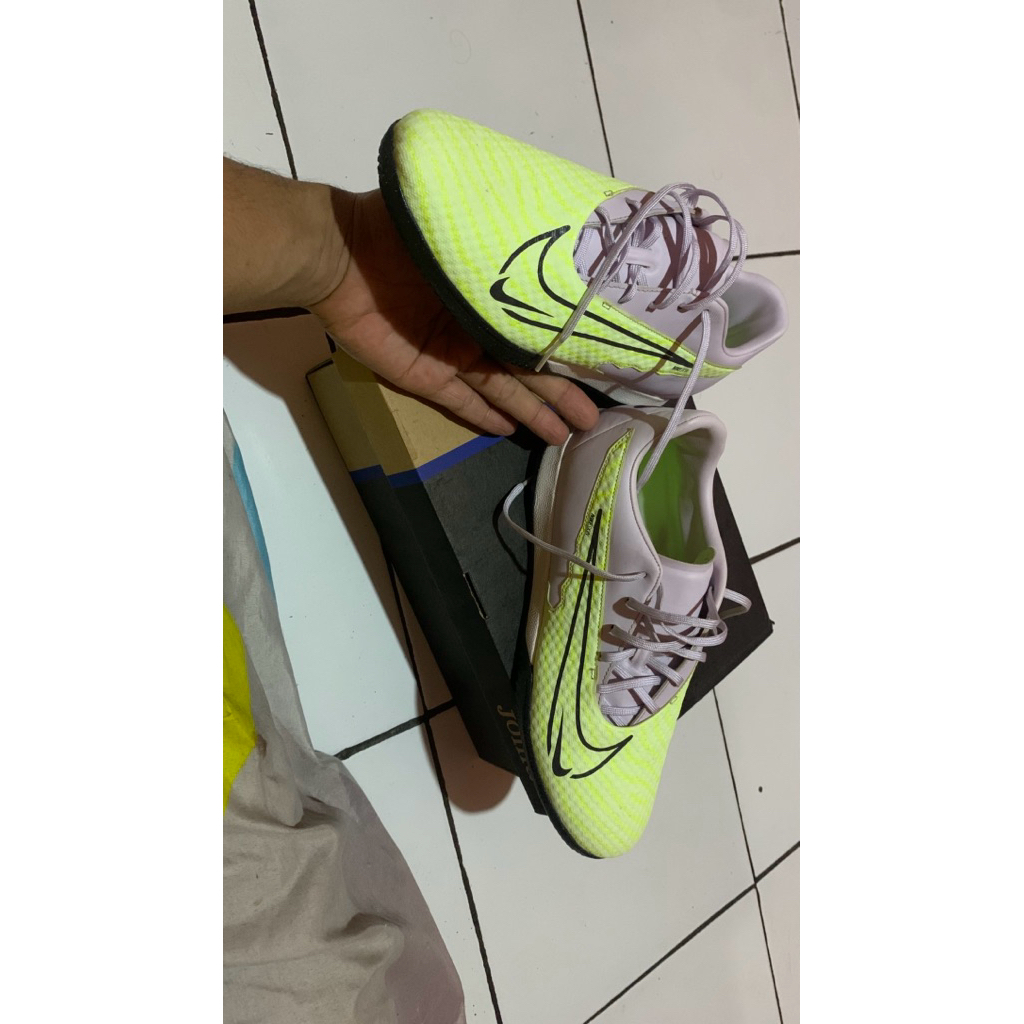 sepatu futsal Nike phantomGx academy