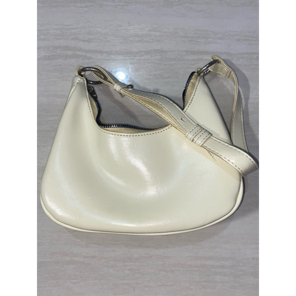 White Shoulder Bag — Simple, Chic & Timeless