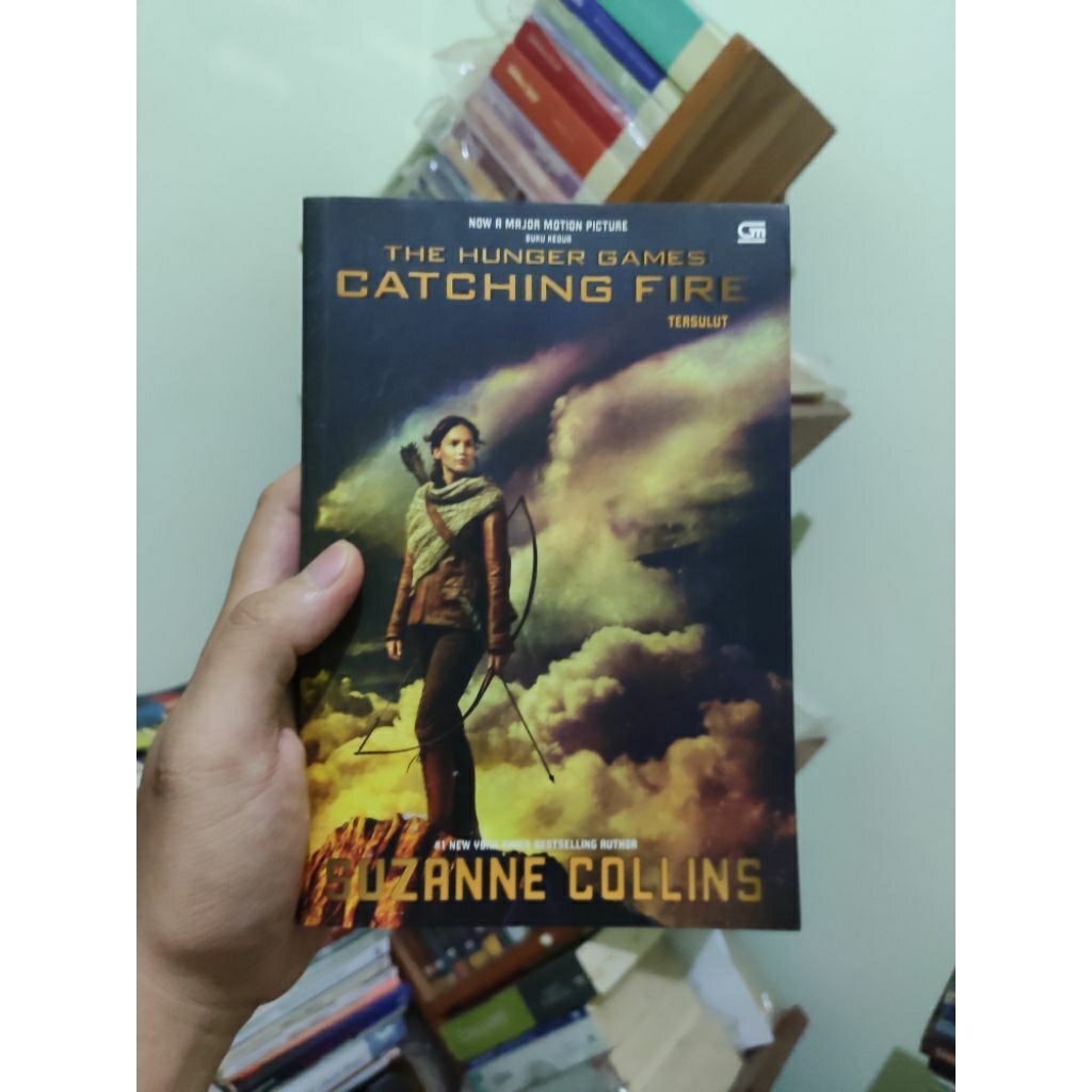 [PRELOVED ORI] The Hunger Games 2: Catching Fire Tersulut - Suzanne Collins Buku Bekas