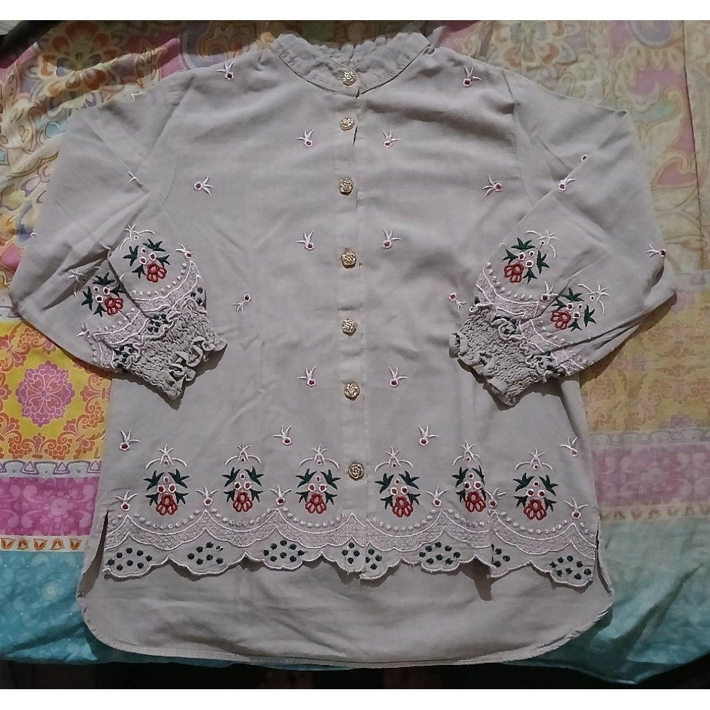 KEMEJA BUNGA TAUPE (NEW)
